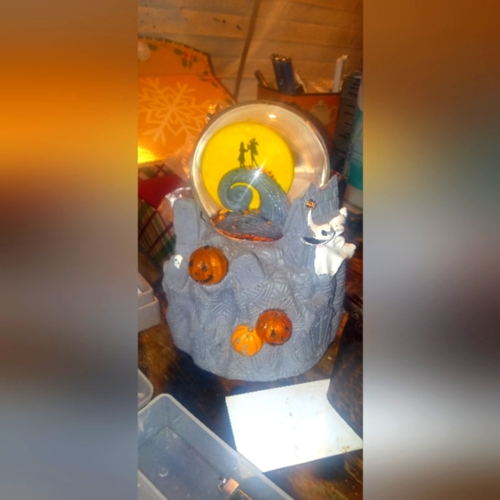Nightnare before Christmas snowglobe